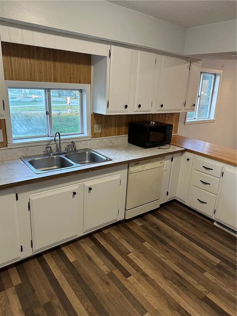 2 bed, $1,200 — Photo 2