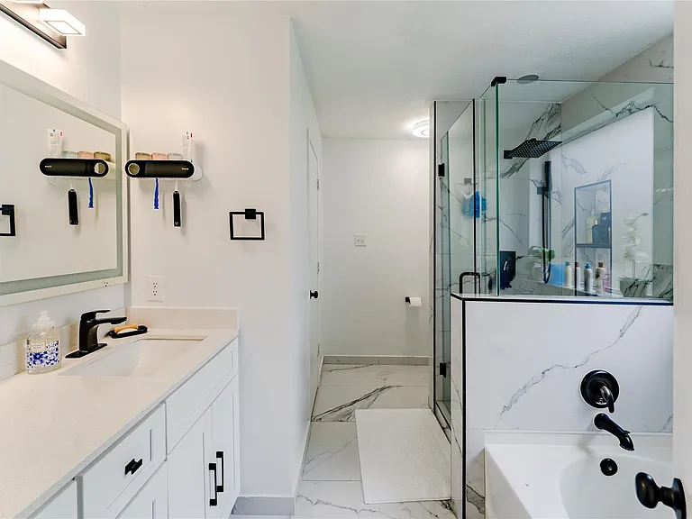 7602 Little Thicket Ct — Photo 17