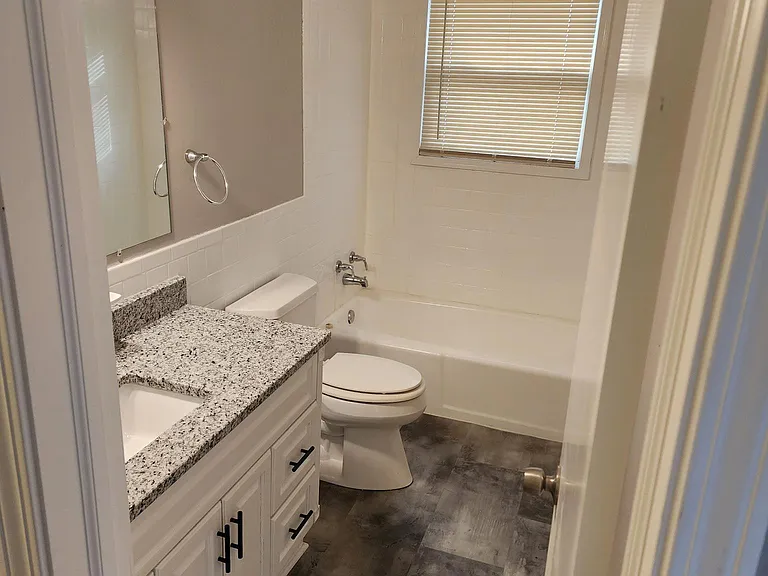 7331 Olive St — Photo 7