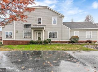 404 Oak Hill Ln, Wyomissing, PA 19610