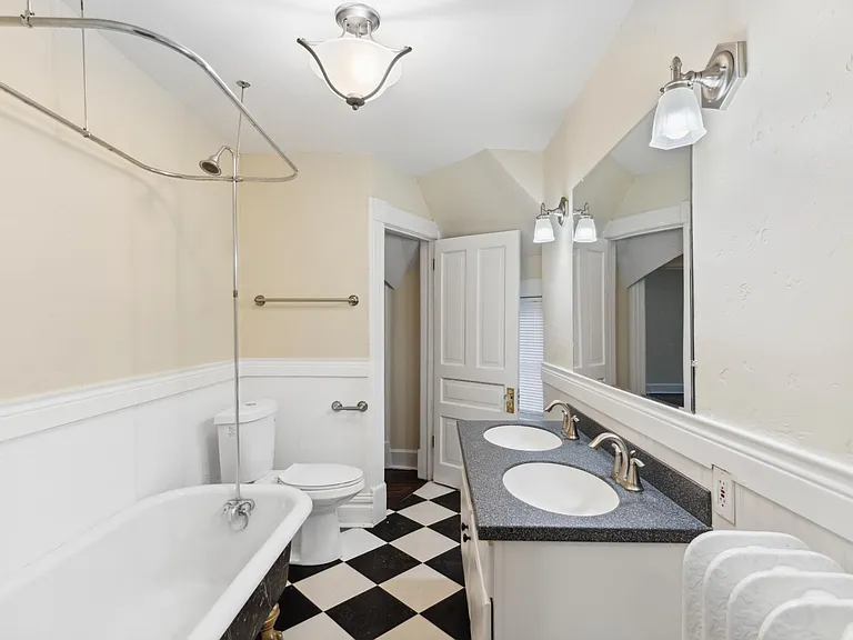 1023 N Weber St — Photo 13
