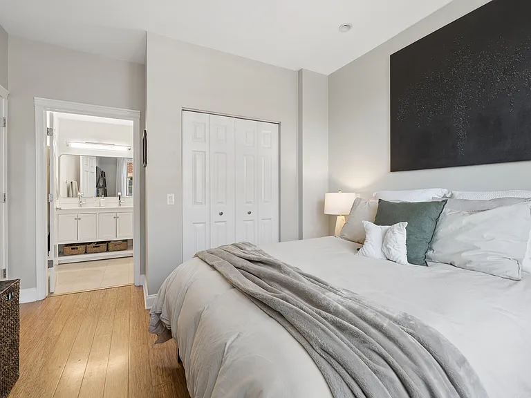 2310 W Saint Paul Ave #501 — Photo 18