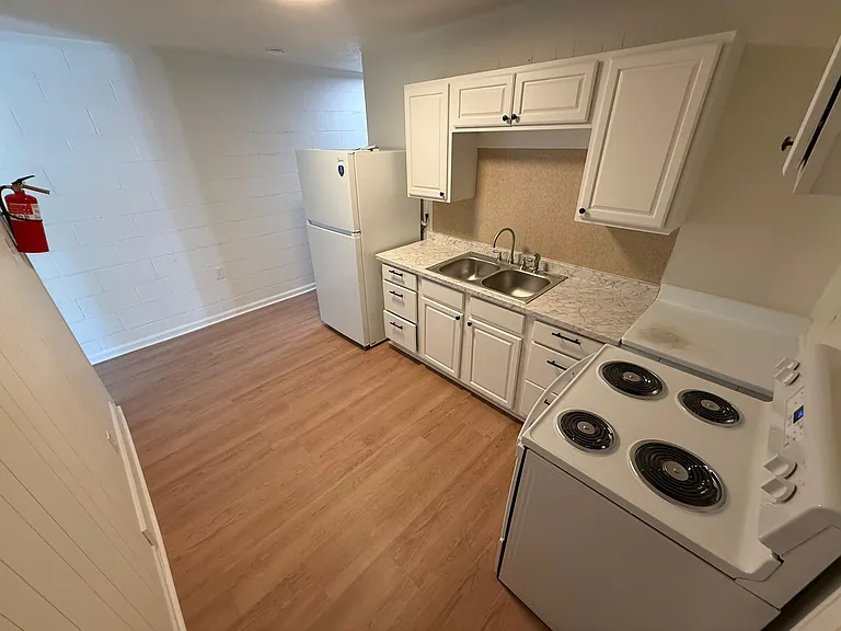 605 Barton St #A — Photo 13