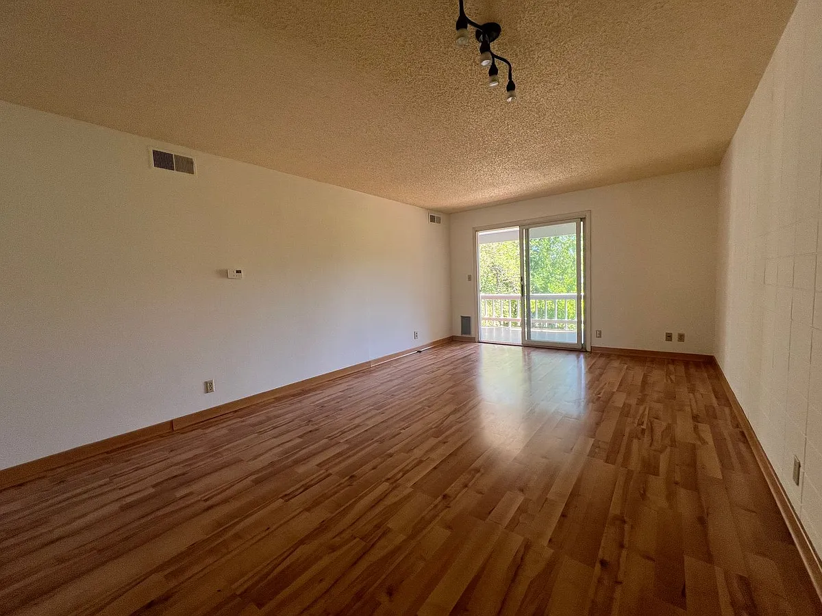 Building Photo - 854 Twin Pines Cir #12