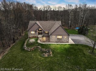 8159 Chambers Rd, Pinckney, MI 48169