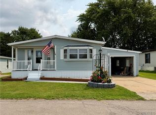 9 Brookridge Dr, Hamburg, NY 14075