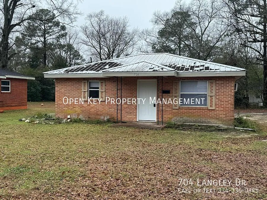 Building Photo - 704 Langley Dr