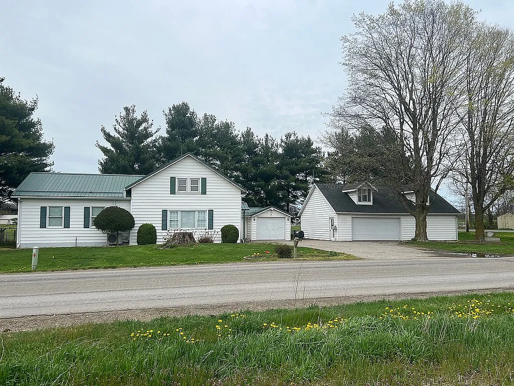 1025 W 50 N photo 1