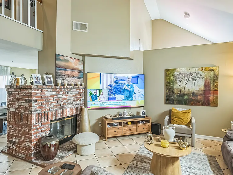 16230 Trailwinds Dr — Photo 3