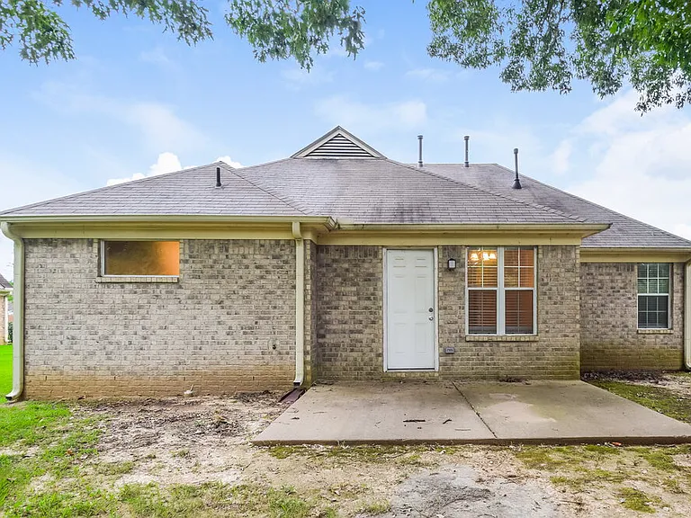 6304 Kingsview Dr — Photo 17