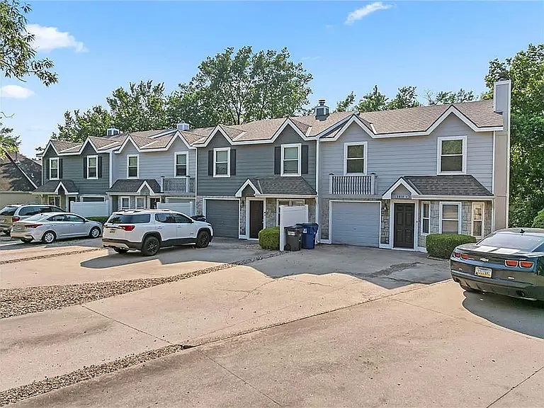 3 bed, 2.5 bath, 1400 sqft, $1,725 — Photo 1