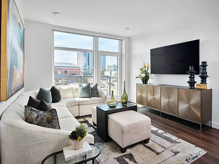 Birmingham Pointe — Photo 13