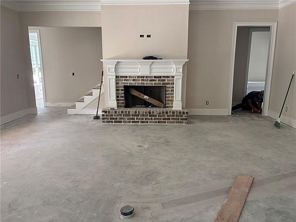 3rd image of 119 Hampton Point Dr
