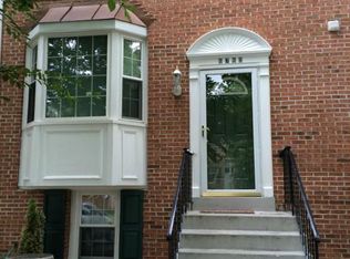 6760 Cardinal Woods Ct, Lorton, VA 22079