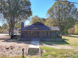 801 Cherokee Rd, Williamston, SC 29697