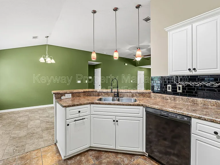 3124 Saint Charles Ave — Photo 5