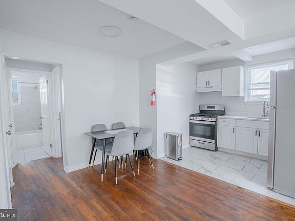 4th image of 32 Varnum St NE