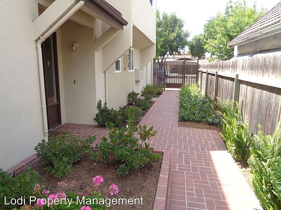 2nd image of 423 W Oak St APT 4