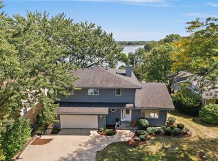 915 Division St, Barrington, IL 60010
