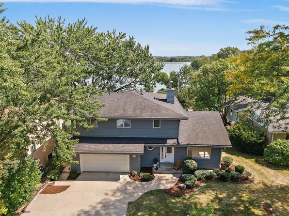 915 Division St, Barrington, IL 60010