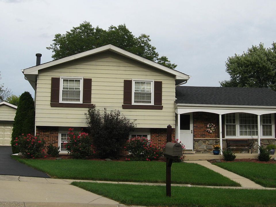 1st image of 10453 S Stowe Ct