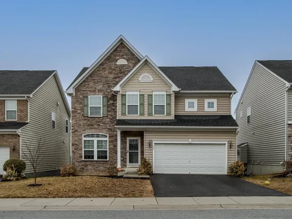 57 Tollerton Trl, Falling Waters, WV 25419