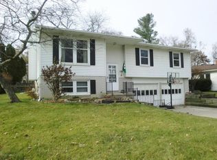 129 Kenberry Dr, East Lansing, MI 48823