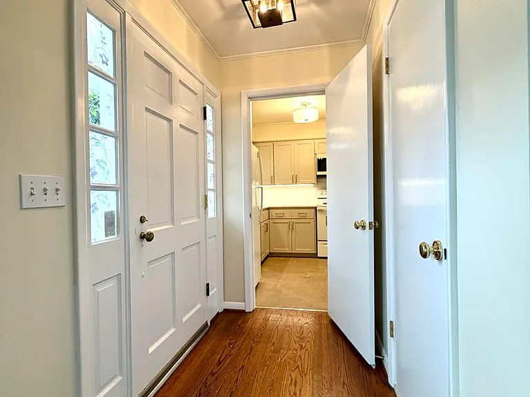 5272 SW Scholls Ferry Rd — Photo 2