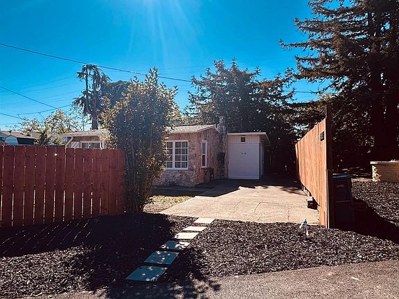 4th image of 447 Maple Ave