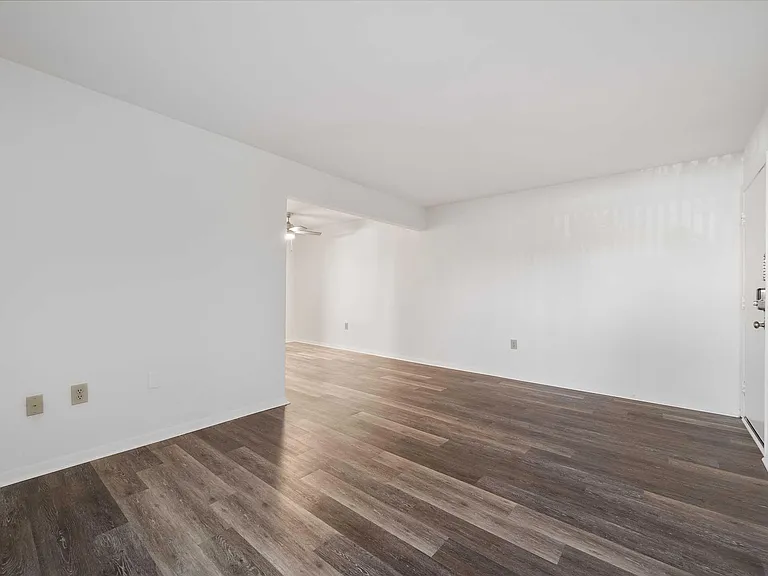Foxridge Apartment Homes — Photo 196