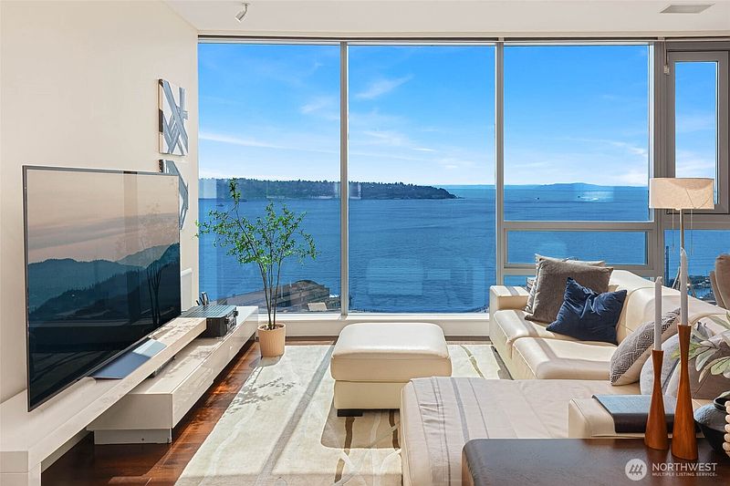 4th image of 1521 2nd Avenue #1404