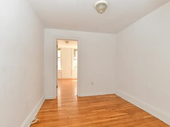 409 Bloomfield Street image 6 of 14