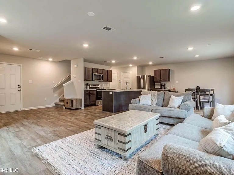 2521 Esplanade St — Photo 3