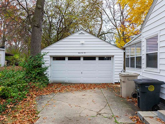 4th image of 3410 Oakcrest Dr