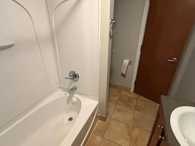 909-911 Connecticut — Photo 12