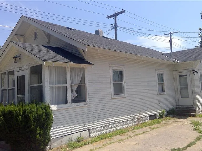 108 W J St — Photo 1