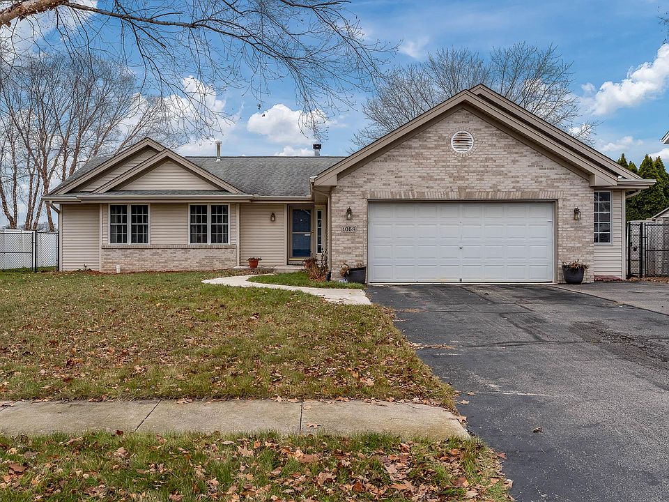 1058 Shadow Wood Dr, Byron, IL 61010 | Zillow