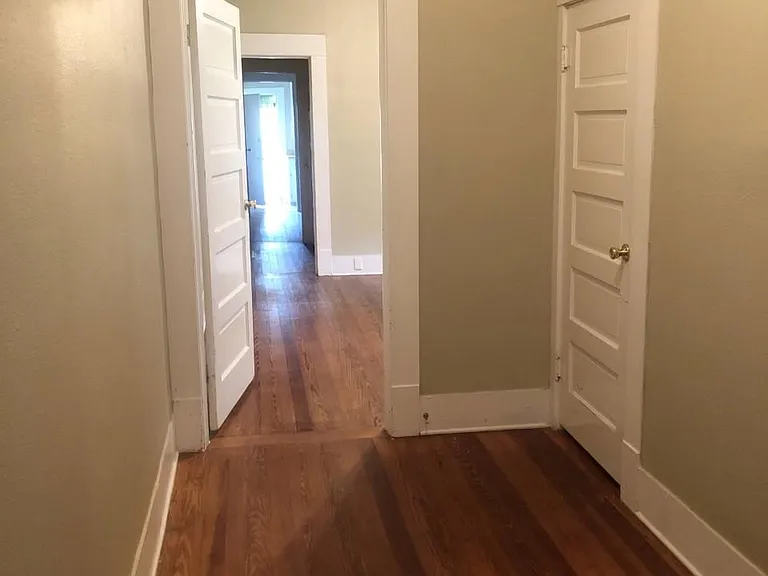 910 Jefferson St — Photo 2