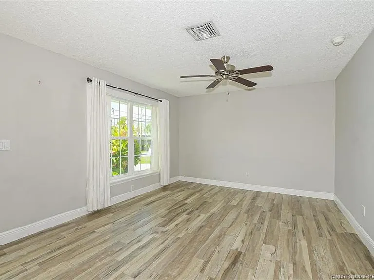 1365 SW Gastador Ave — Photo 6
