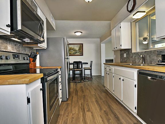 5th image of 10907 W Roundelay Cir