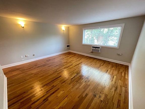 3rd image of 515 S Milwaukee Ave #517-09