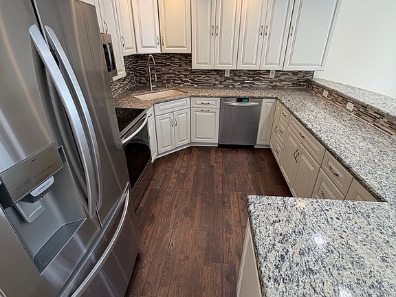 3rd image of 190 Willow Pond Way #1