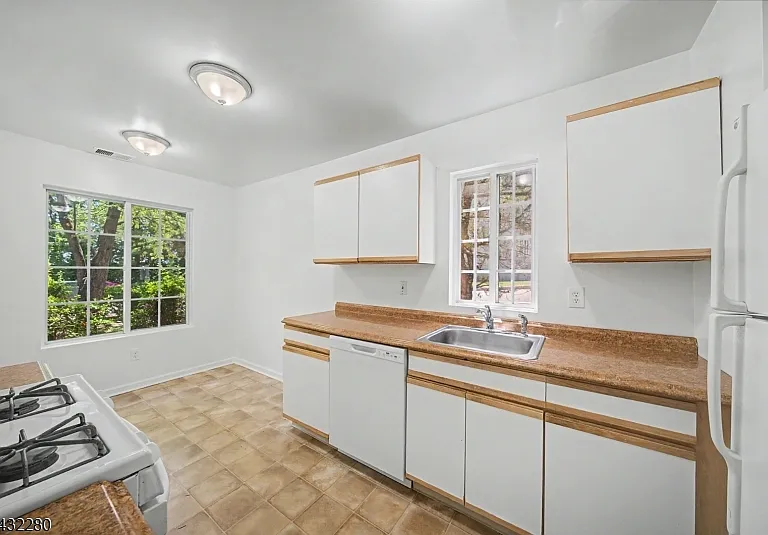 415 Union St — Photo 5