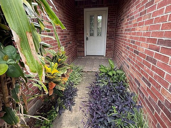 2nd image of 634 Rey Salomon St