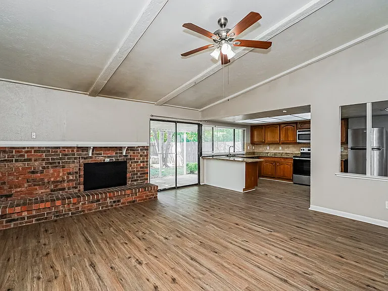4141 Yellowleaf Dr — Photo 4