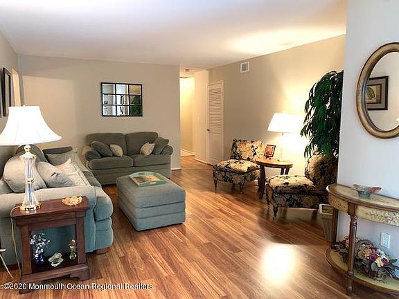 3rd image of 186 Victoria Ct #1000