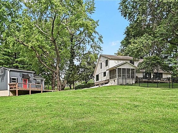4th image of 4811 Lees Summit Rd
