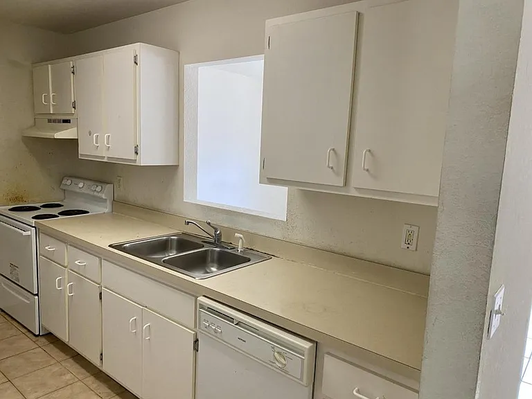 1093 N Lion Cub Point — Photo 7