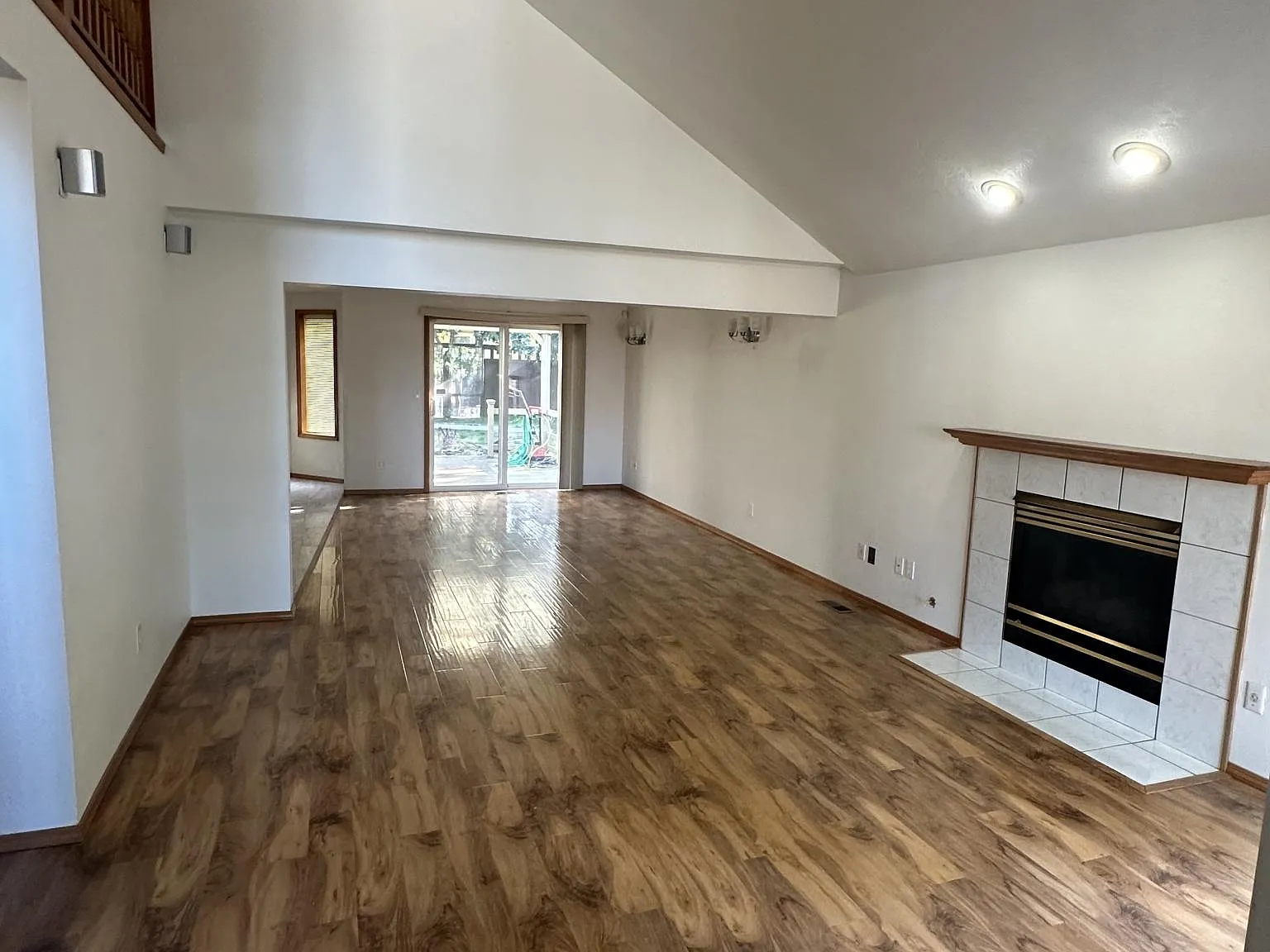 5 bed, 2.5 bath, 2628 sqft, $4,200 — Photo 3