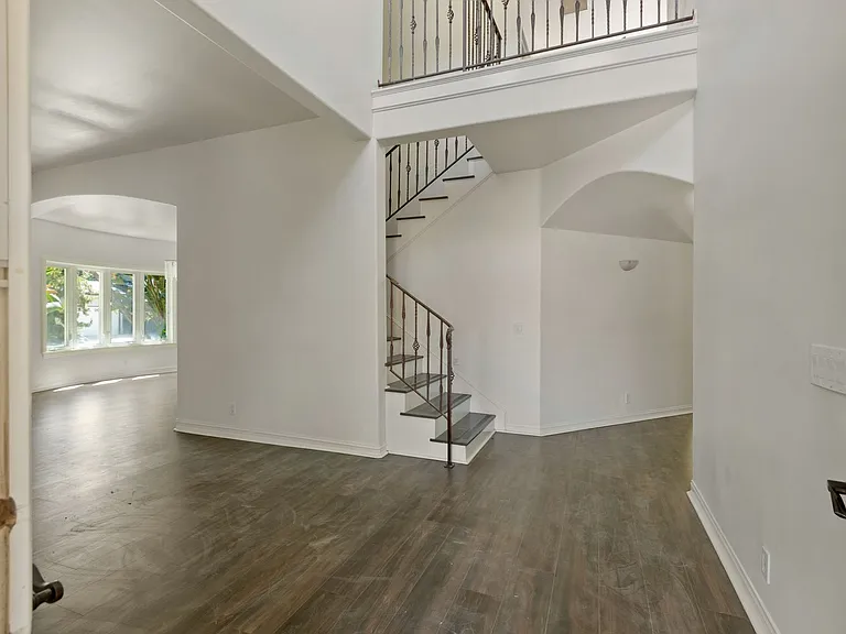 22100 Tiara St — Photo 1